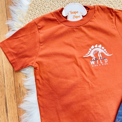 Conj. Camiseta Into The Wild e Bermuda em Táctel - Ferrugem e Marinho